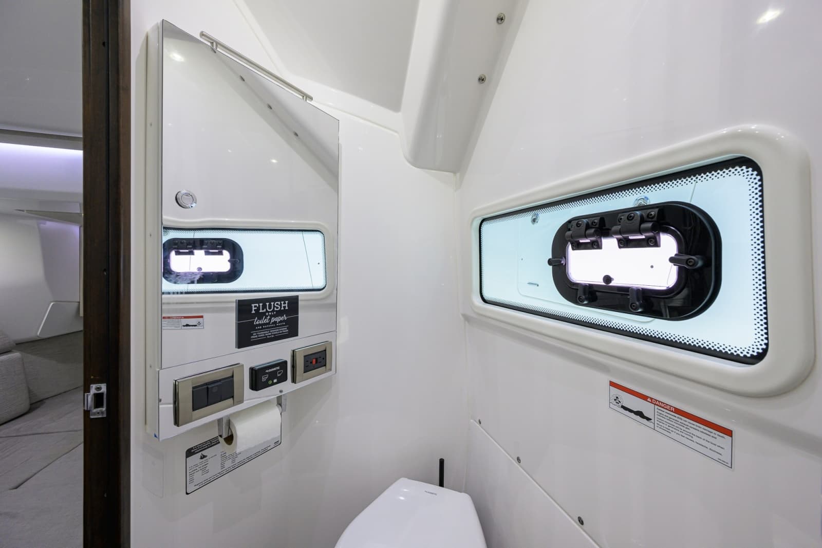2023 Everglades 455 Center Console - Photo 7