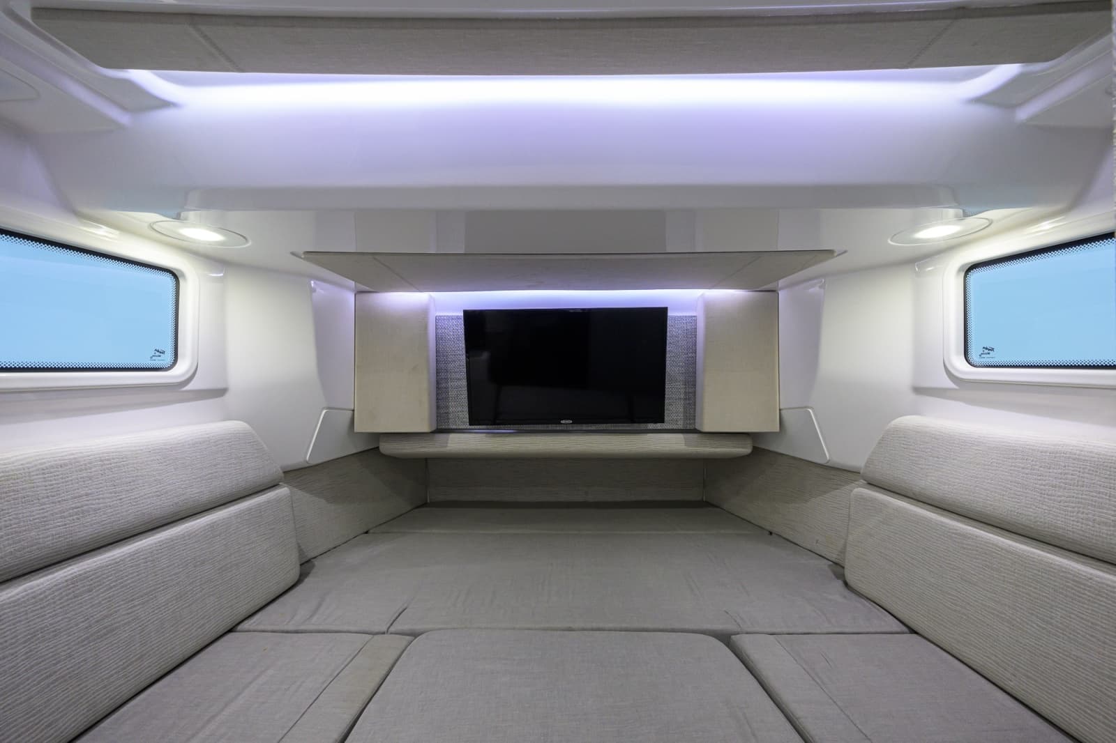 2023 Everglades 455 Center Console - Photo 2