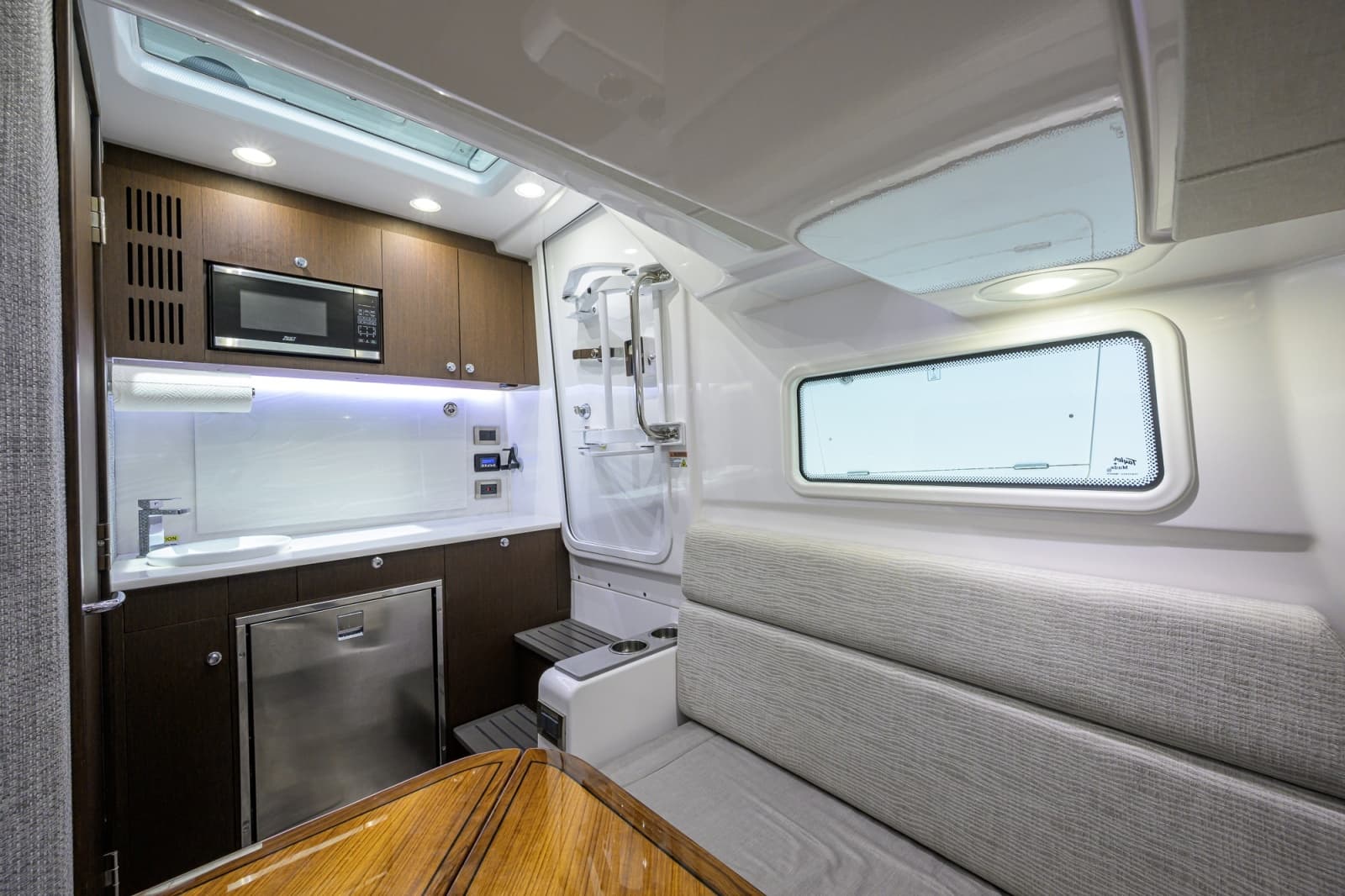 2023 Everglades 455 Center Console - Photo 6