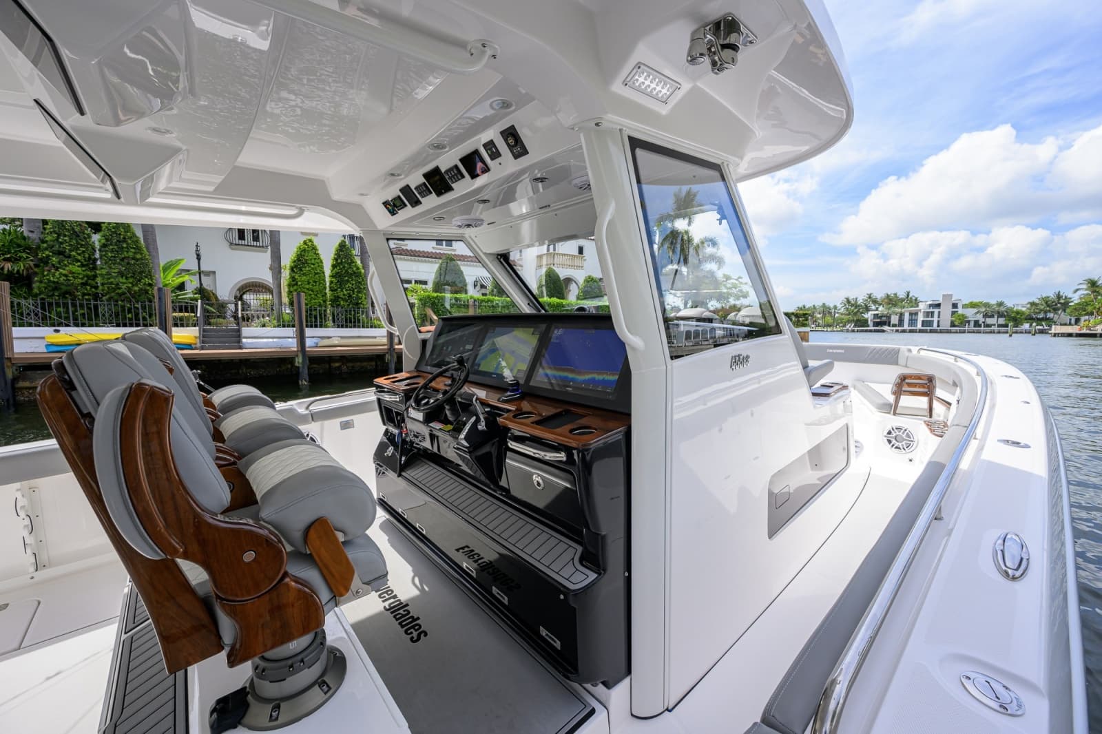 2023 Everglades 455 Center Console - Photo 13