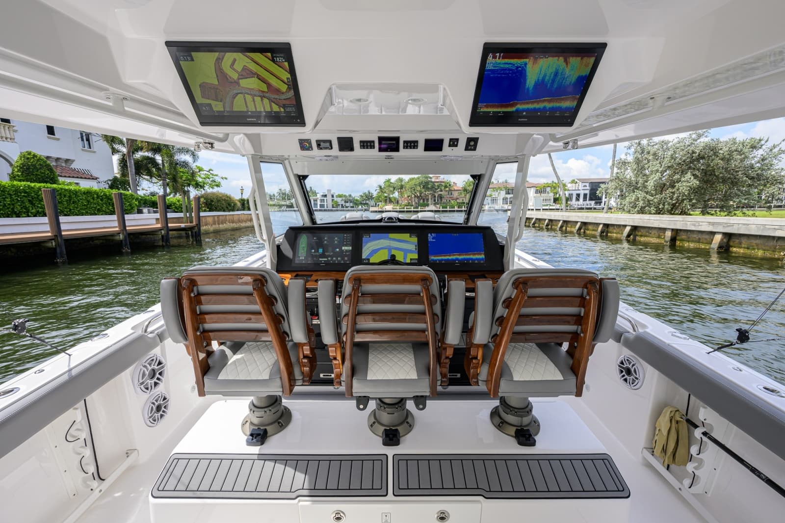 2023 Everglades 455 Center Console - Photo 10
