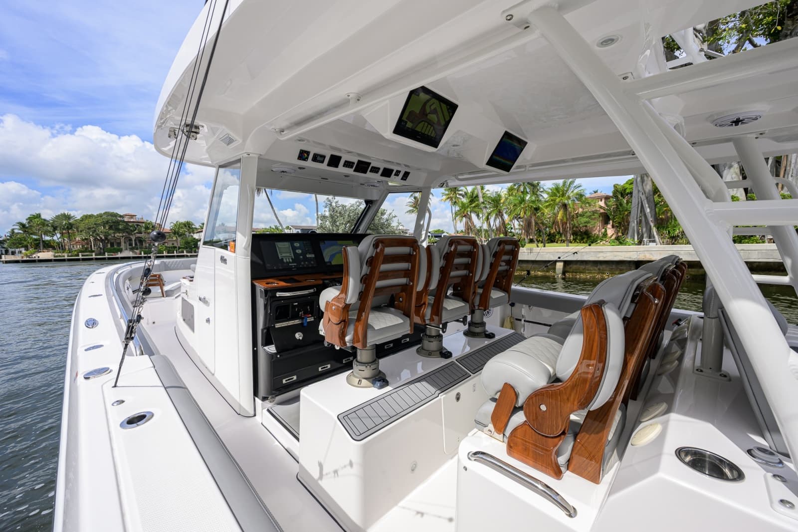 2023 Everglades 455 Center Console - Photo 8
