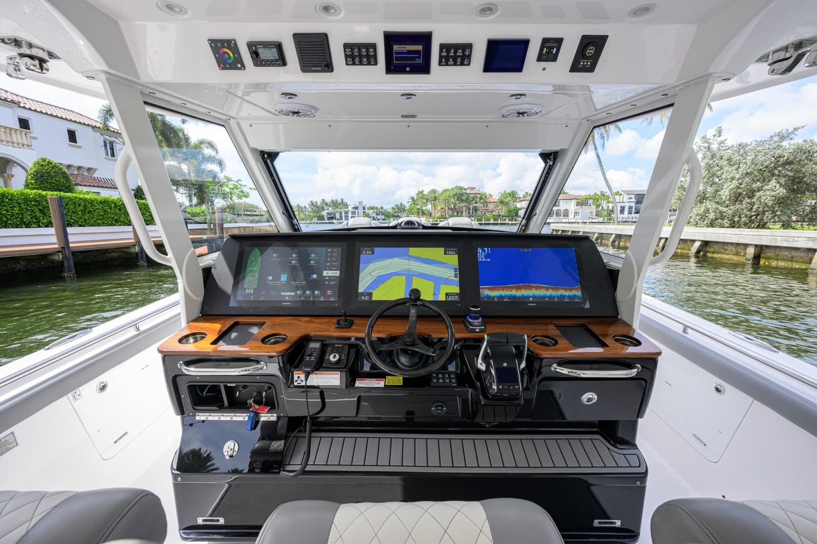 2023 Everglades 455 Center Console - Photo 11