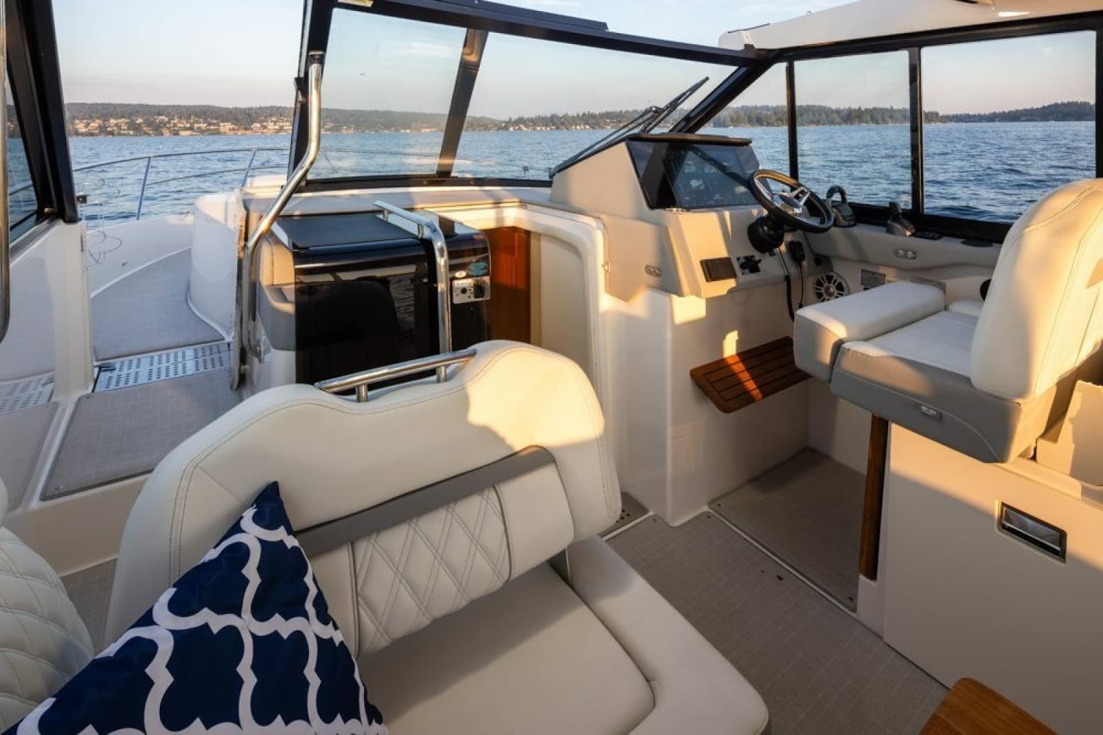 2024 Regal 36 Grand Coupe - Photo 12