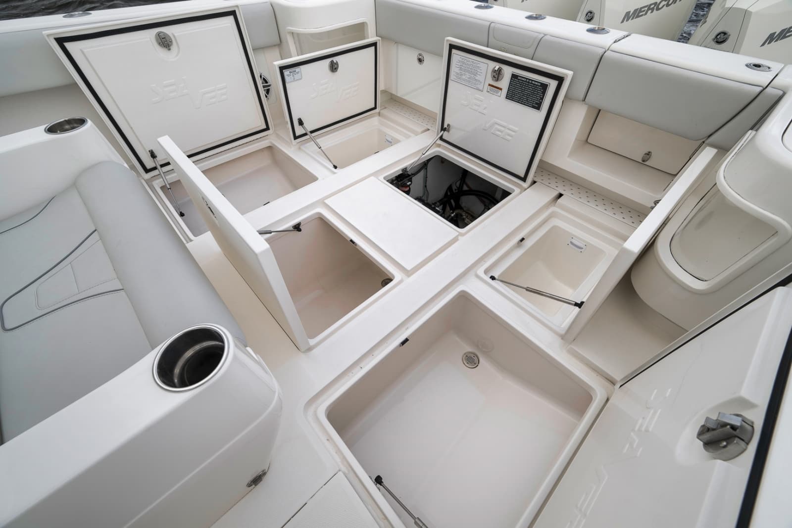 2022 SeaVee 370Z - Photo 52