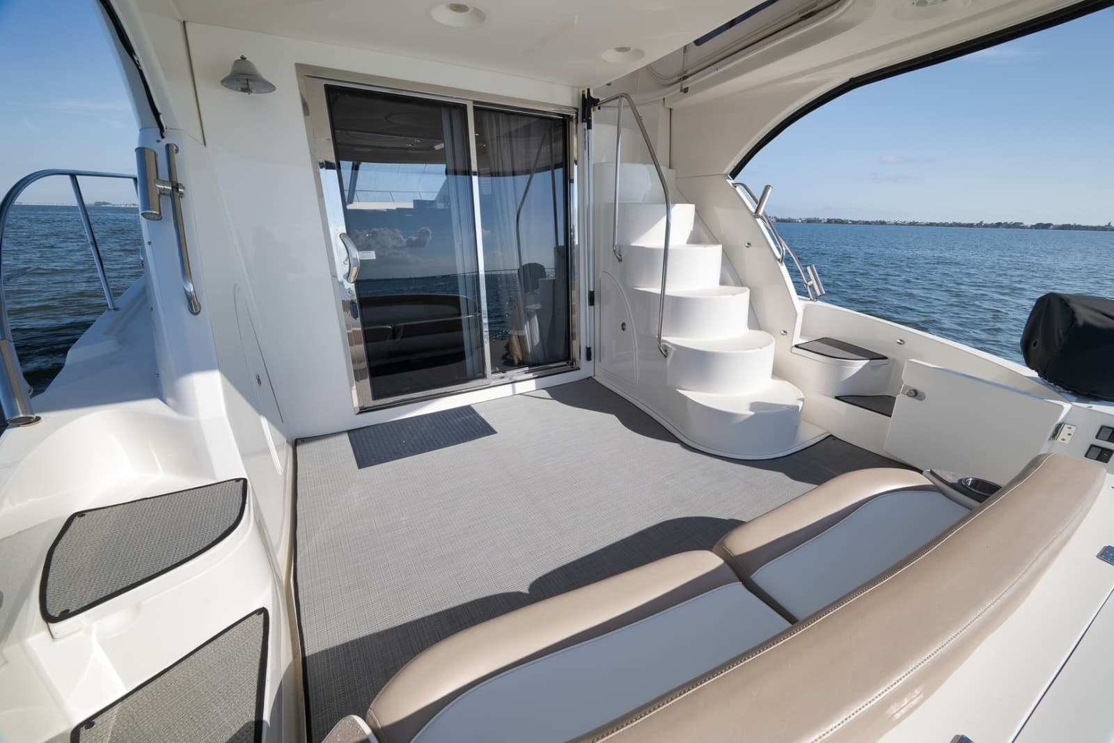 2012 Meridian 441 Sedan - Photo 41