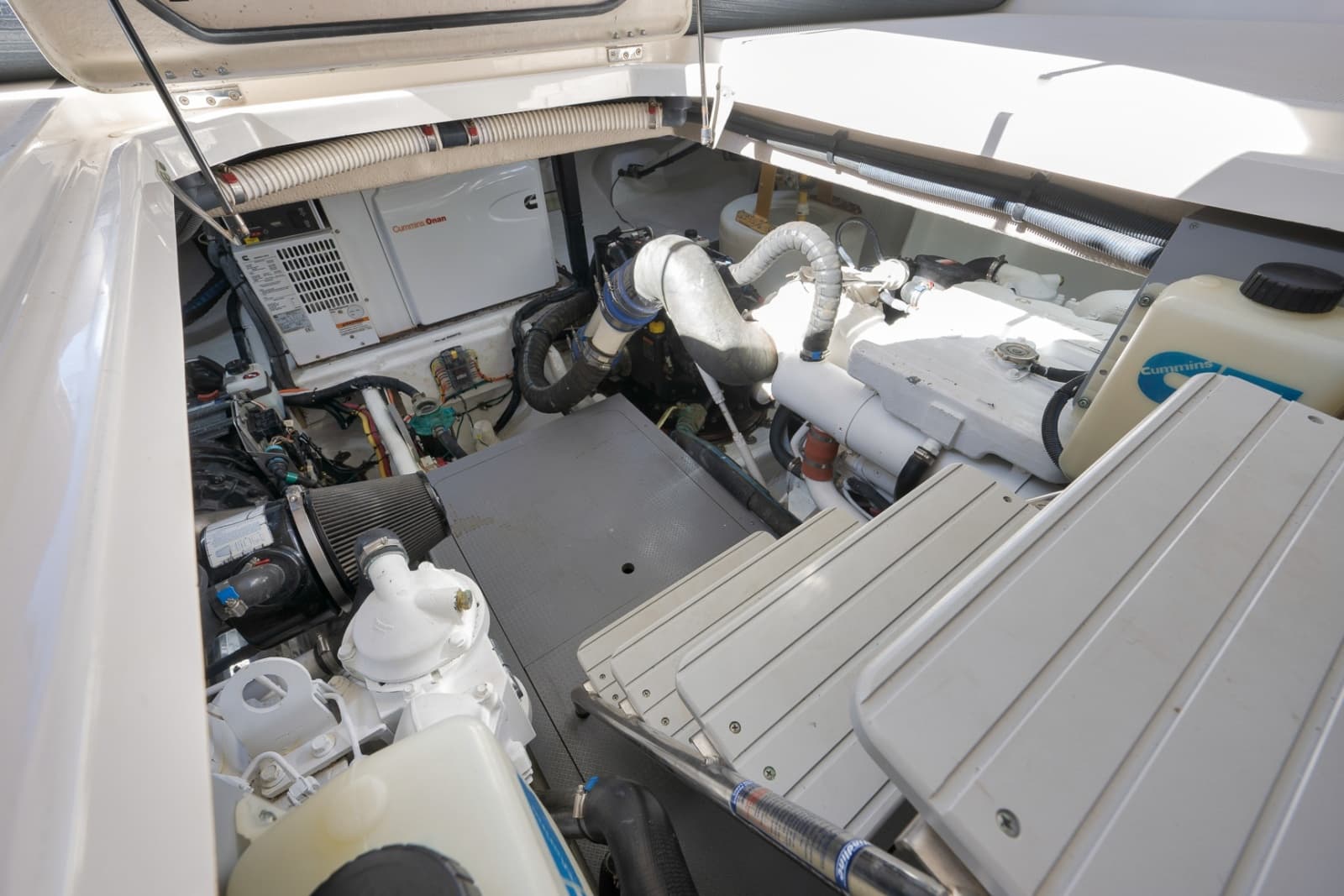 2012 Meridian 441 Sedan - Photo 77