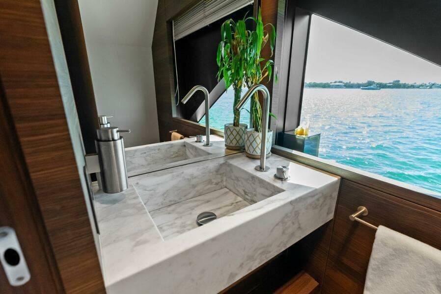 2023 Custom Line 33 Navetta - Photo 84
