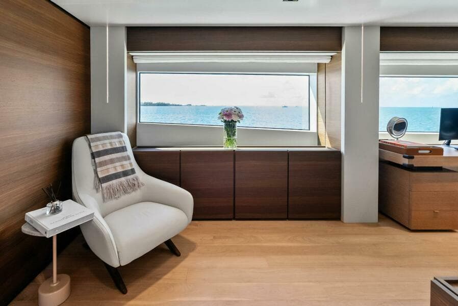 2023 Custom Line 33 Navetta - Photo 77