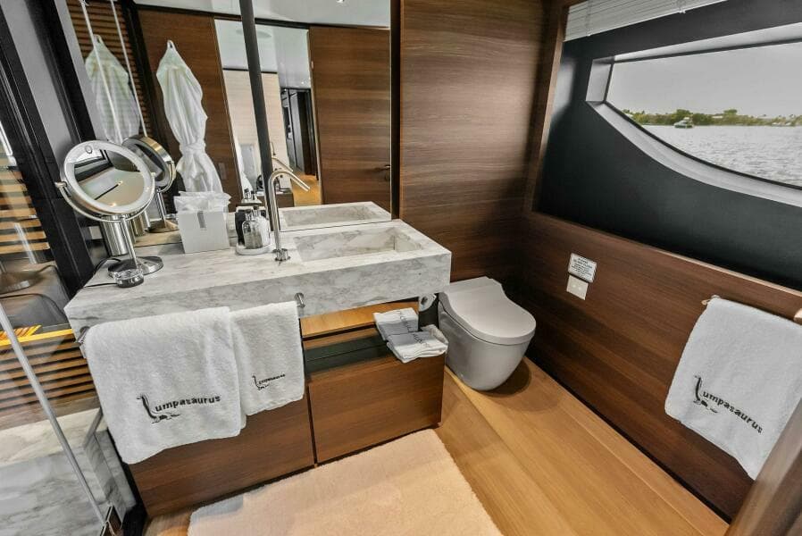 2023 Custom Line 33 Navetta - Photo 82
