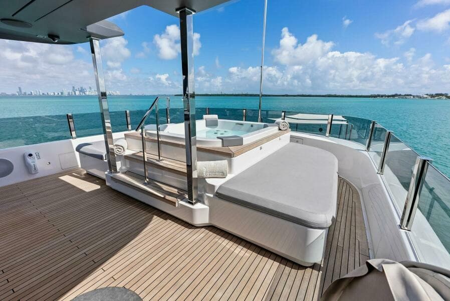2023 Custom Line 33 Navetta - Photo 28