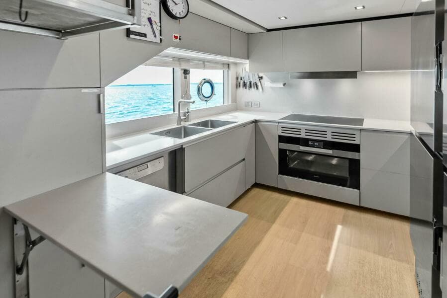2023 Custom Line 33 Navetta - Photo 65