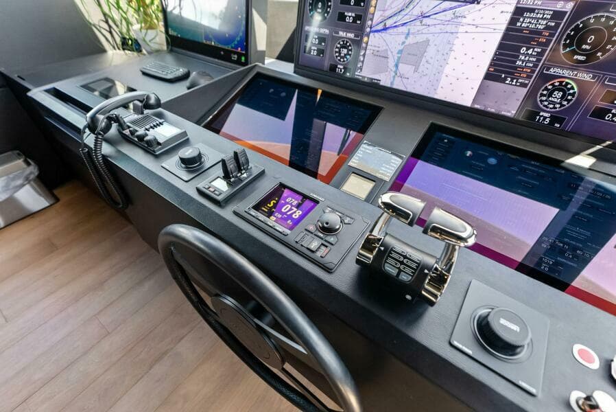 2023 Custom Line 33 Navetta - Photo 121