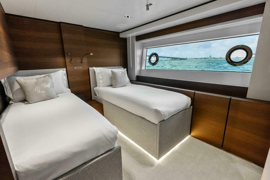 2023 Custom Line 33 Navetta - Photo 108