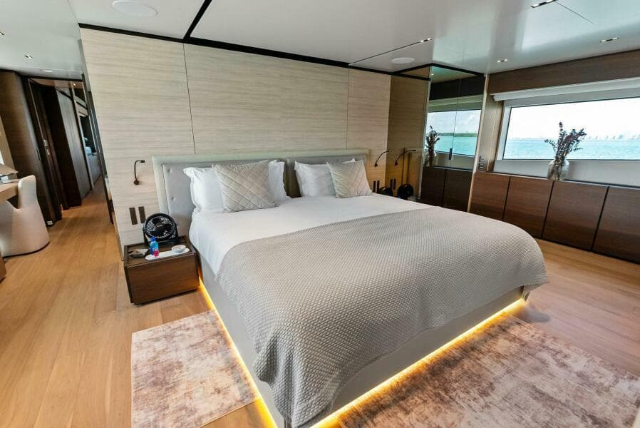2023 Custom Line 33 Navetta - Photo 73