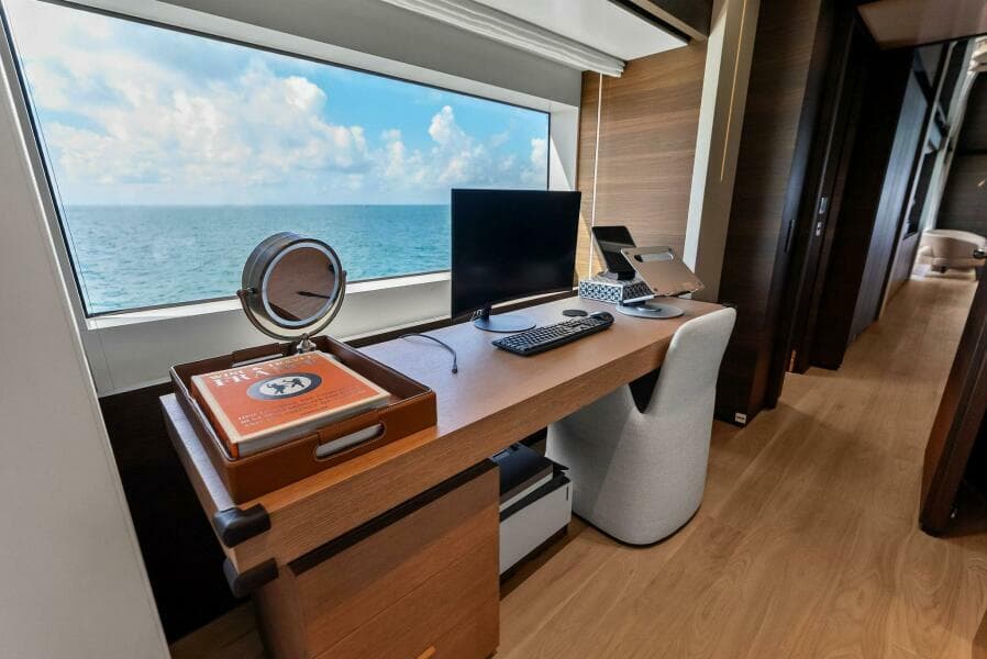 2023 Custom Line 33 Navetta - Photo 78