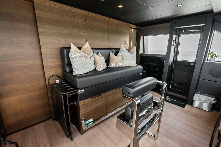 2023 Custom Line 33 Navetta - Photo 122