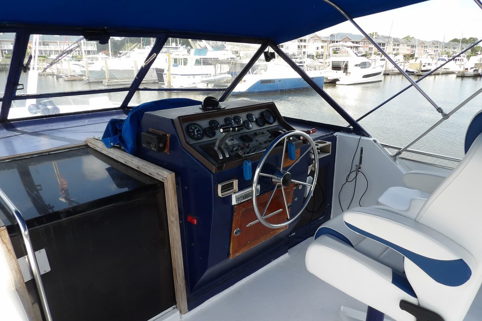 1984 Chris-Craft 381 Catalina - Photo 12