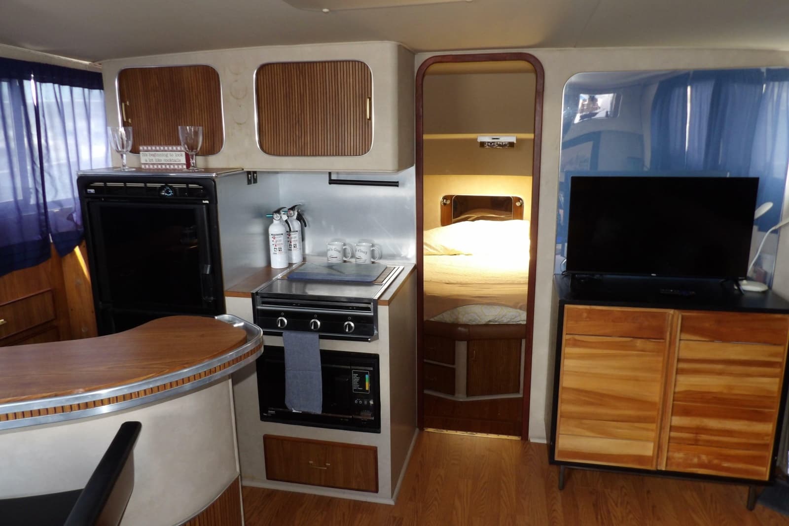 1984 Chris-Craft 381 Catalina - Photo 21