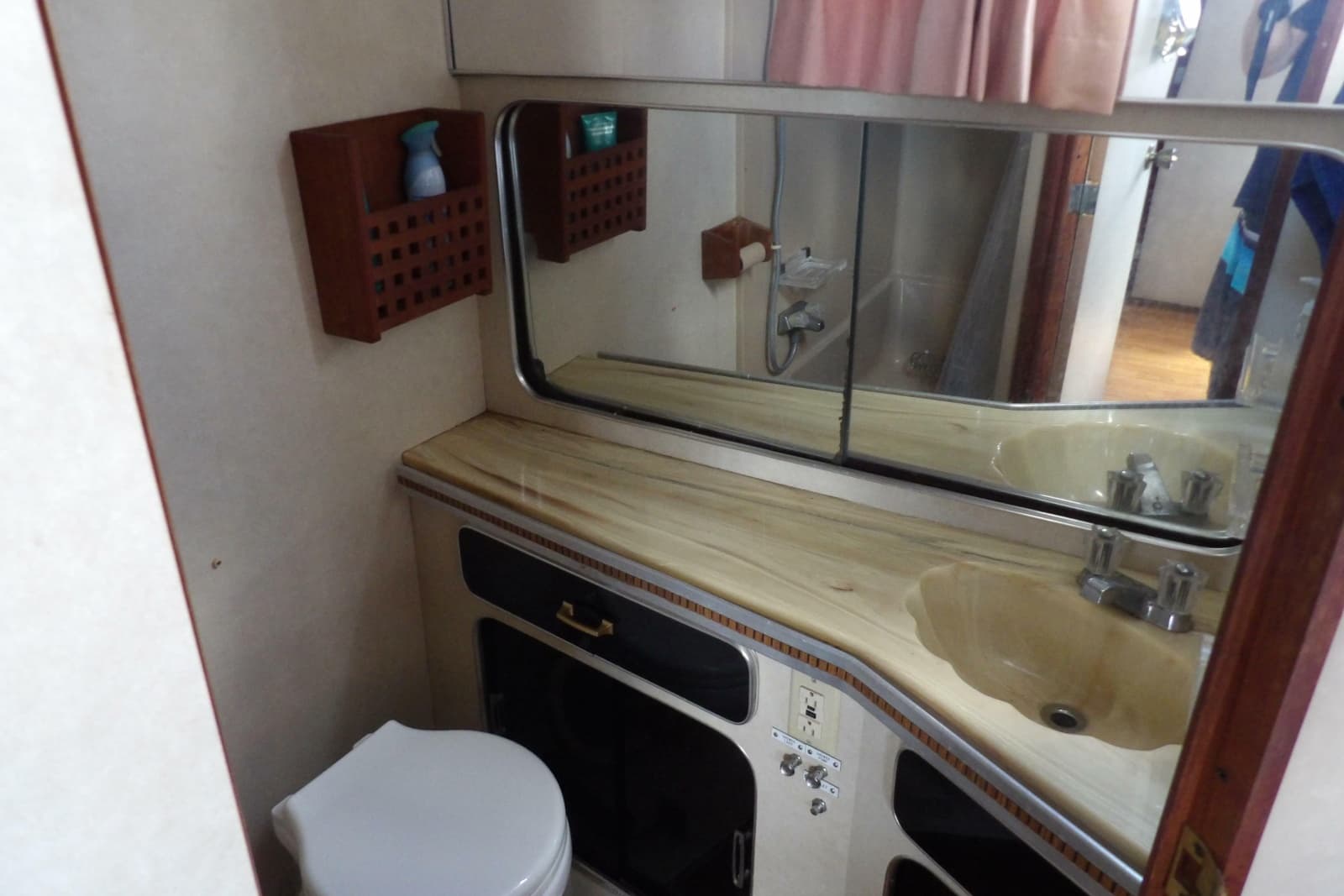 1984 Chris-Craft 381 Catalina - Photo 34