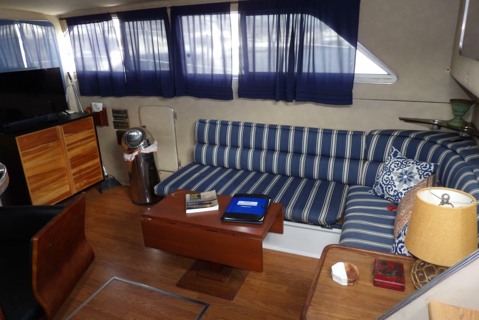 1984 Chris-Craft 381 Catalina - Photo 18