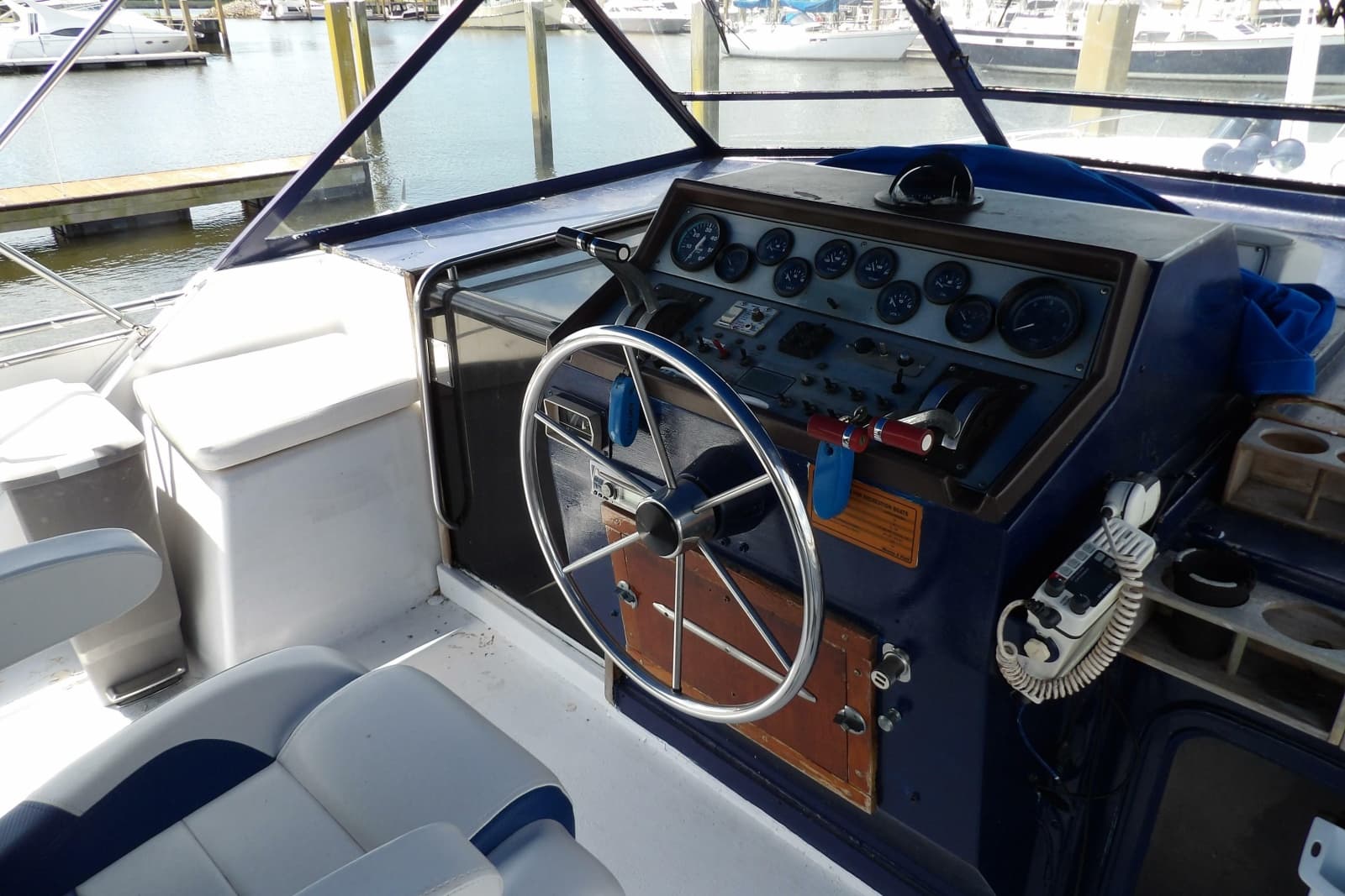 1984 Chris-Craft 381 Catalina - Photo 13