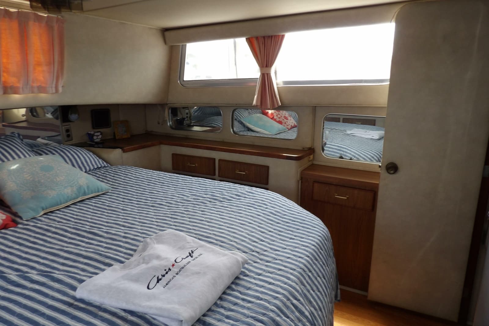 1984 Chris-Craft 381 Catalina - Photo 30