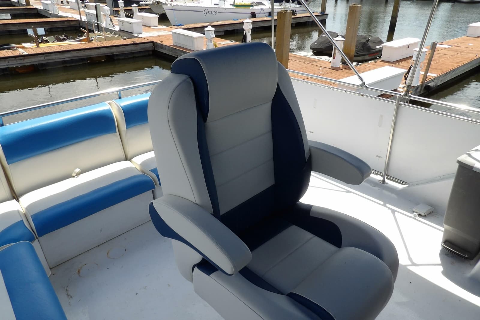 1984 Chris-Craft 381 Catalina - Photo 16