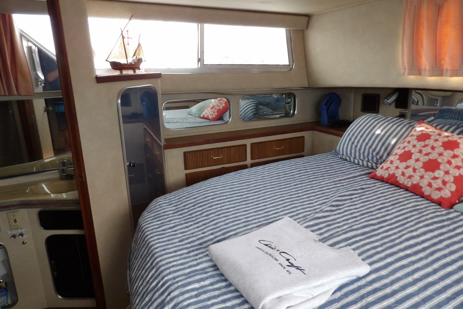 1984 Chris-Craft 381 Catalina - Photo 31