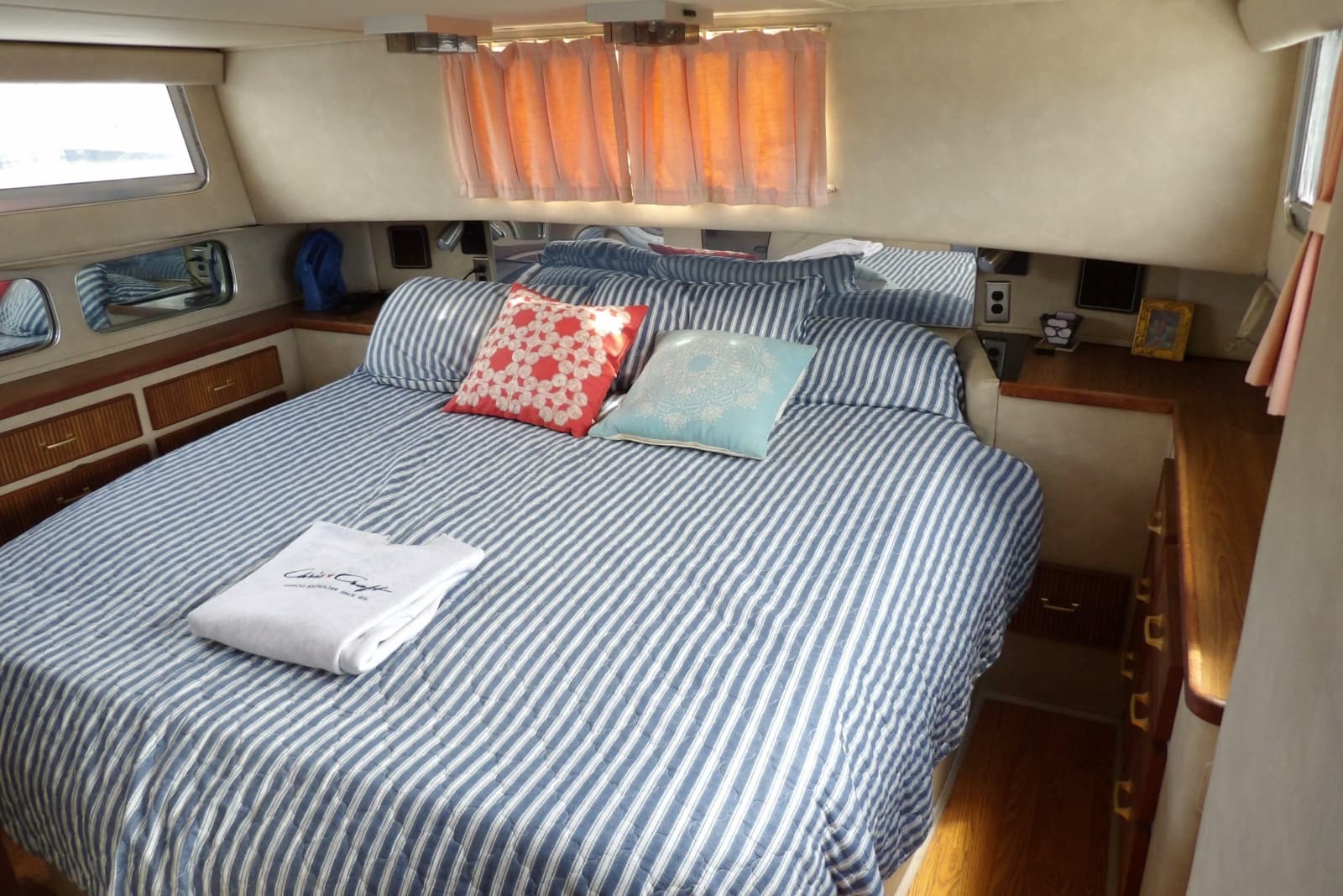 1984 Chris-Craft 381 Catalina - Photo 28