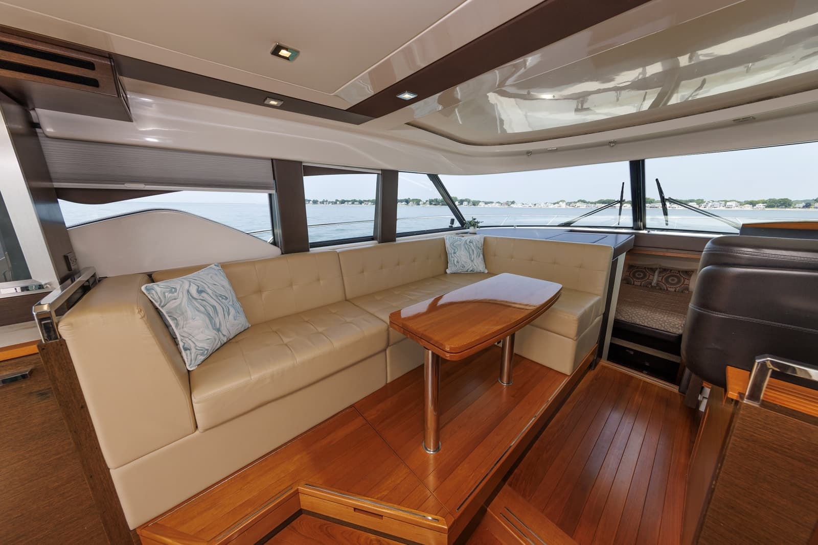 2016 Tiara Yachts 44 Coupe - Photo 5