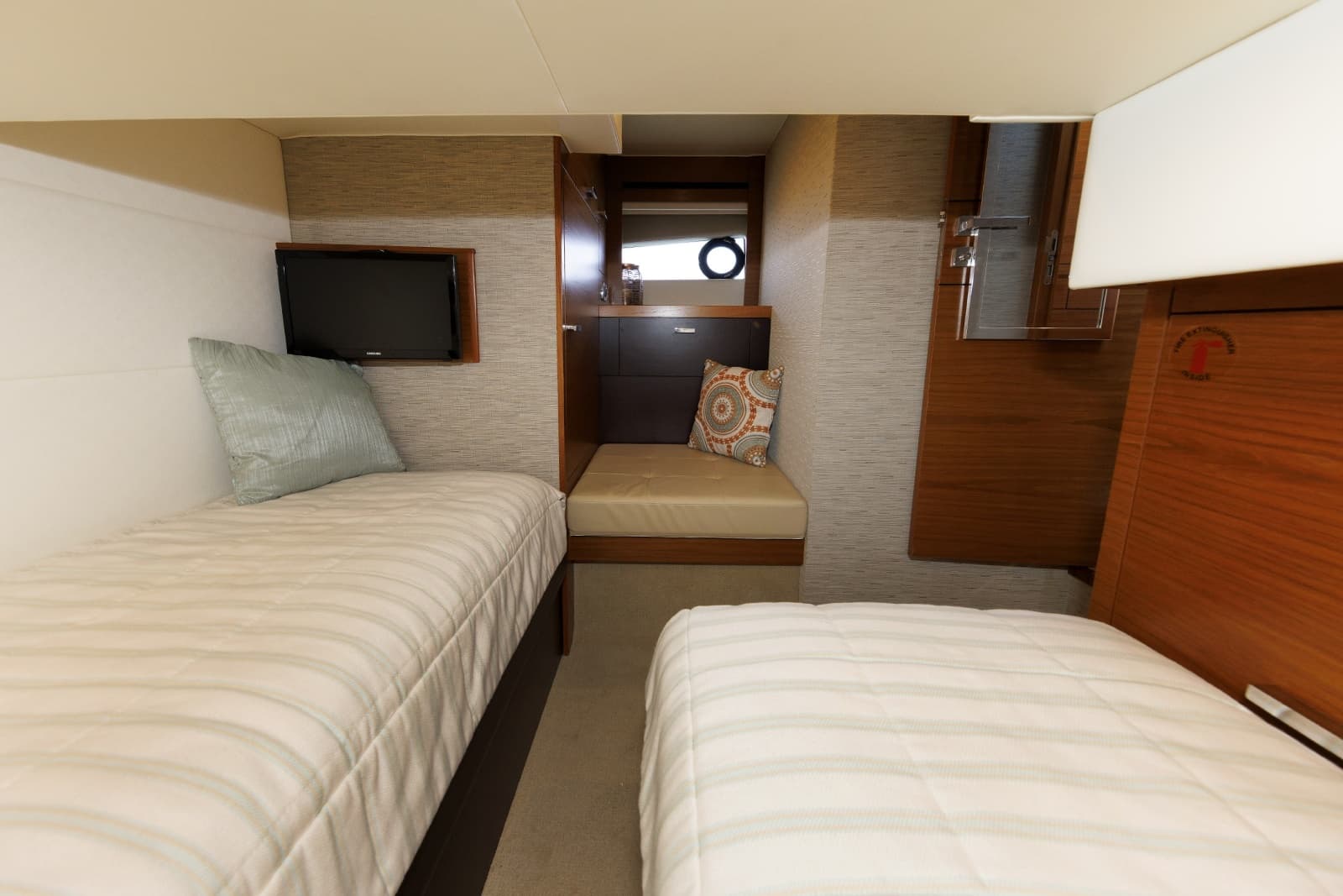 2016 Tiara Yachts 44 Coupe - Photo 10