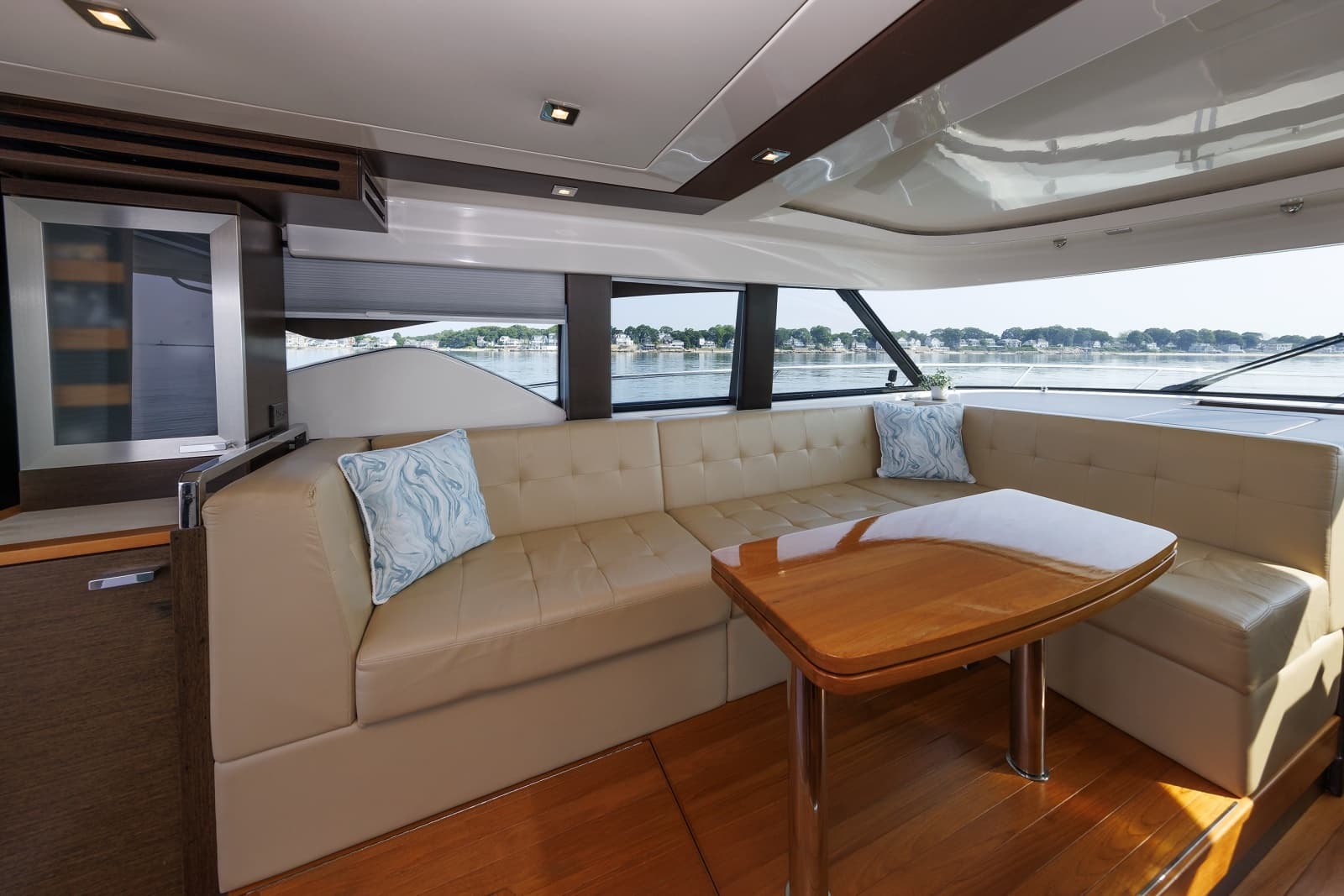 2016 Tiara Yachts 44 Coupe - Photo 4