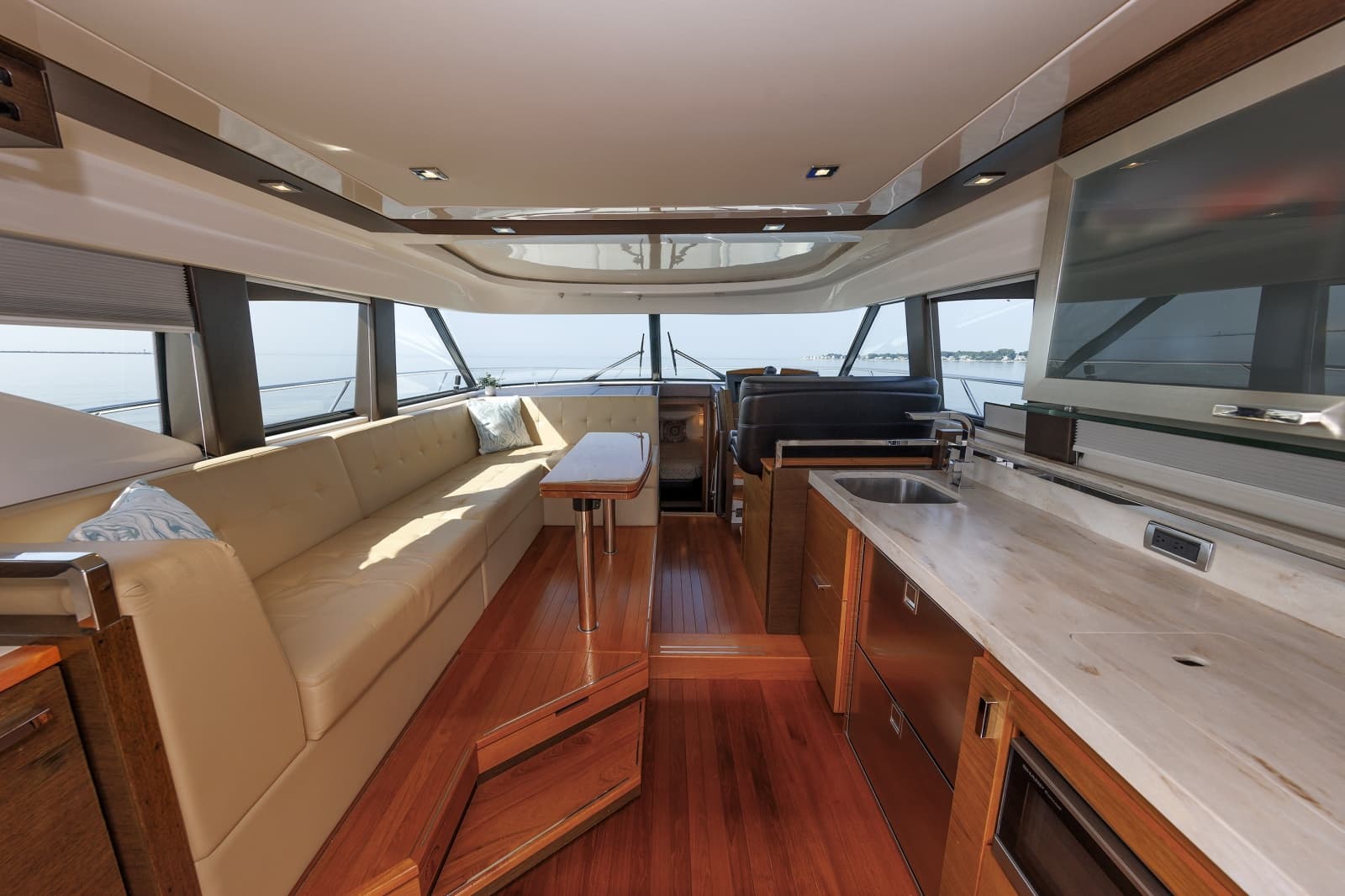 2016 Tiara Yachts 44 Coupe - Photo 2