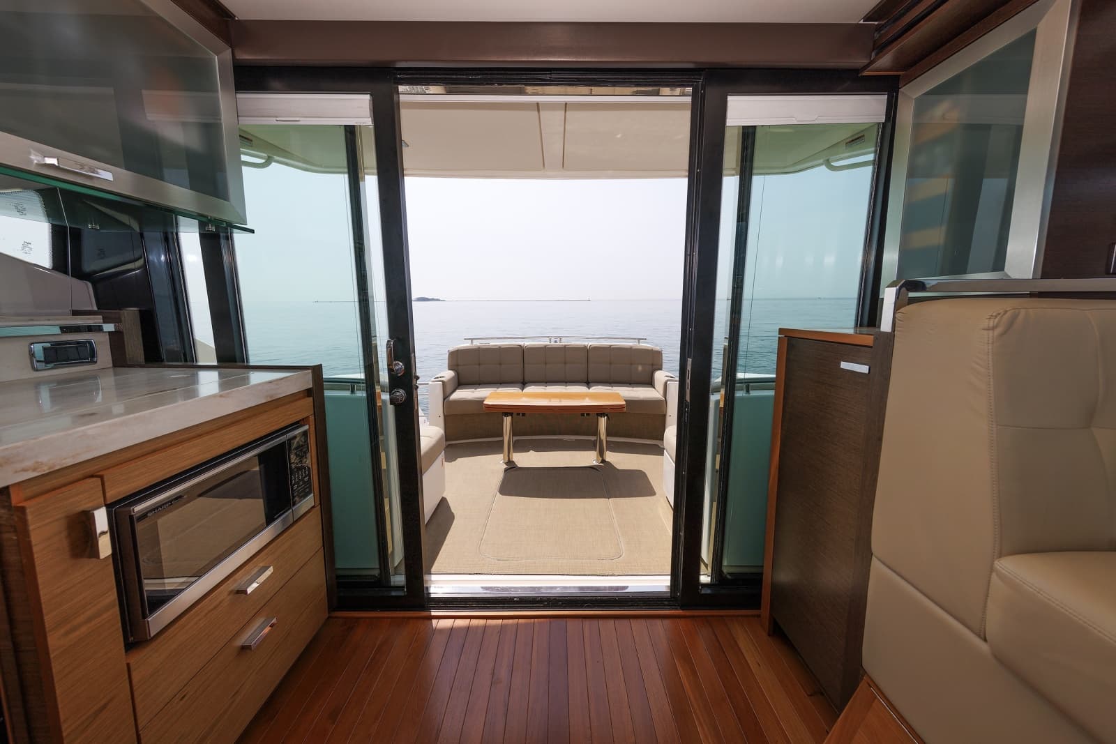 2016 Tiara Yachts 44 Coupe - Photo 14