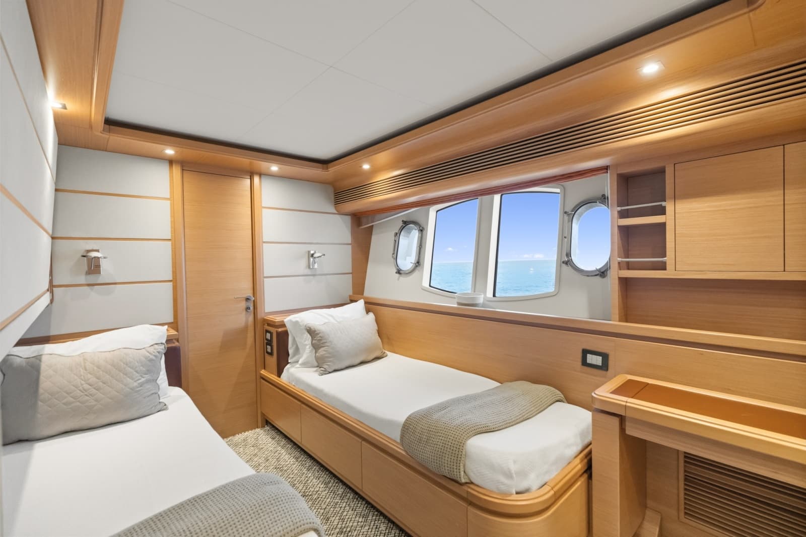 2011 Ferretti Yachts Custom Line - Photo 36