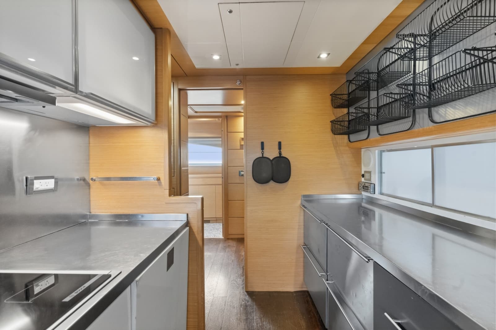 2011 Ferretti Yachts Custom Line - Photo 23