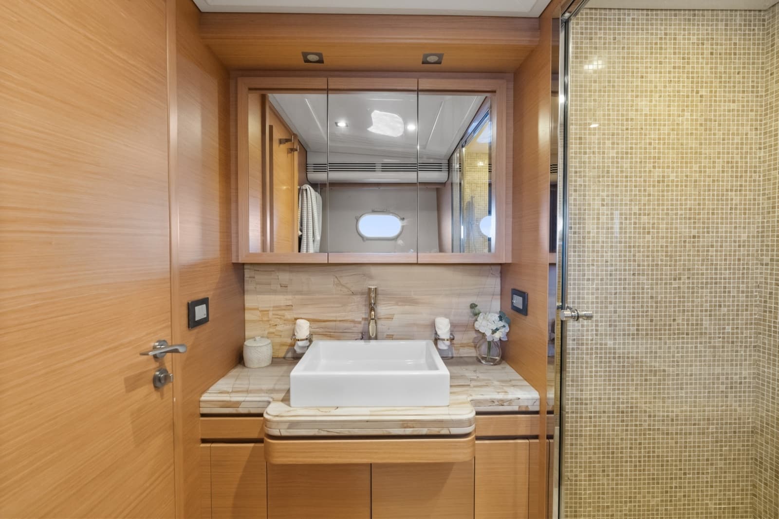 2011 Ferretti Yachts Custom Line - Photo 39