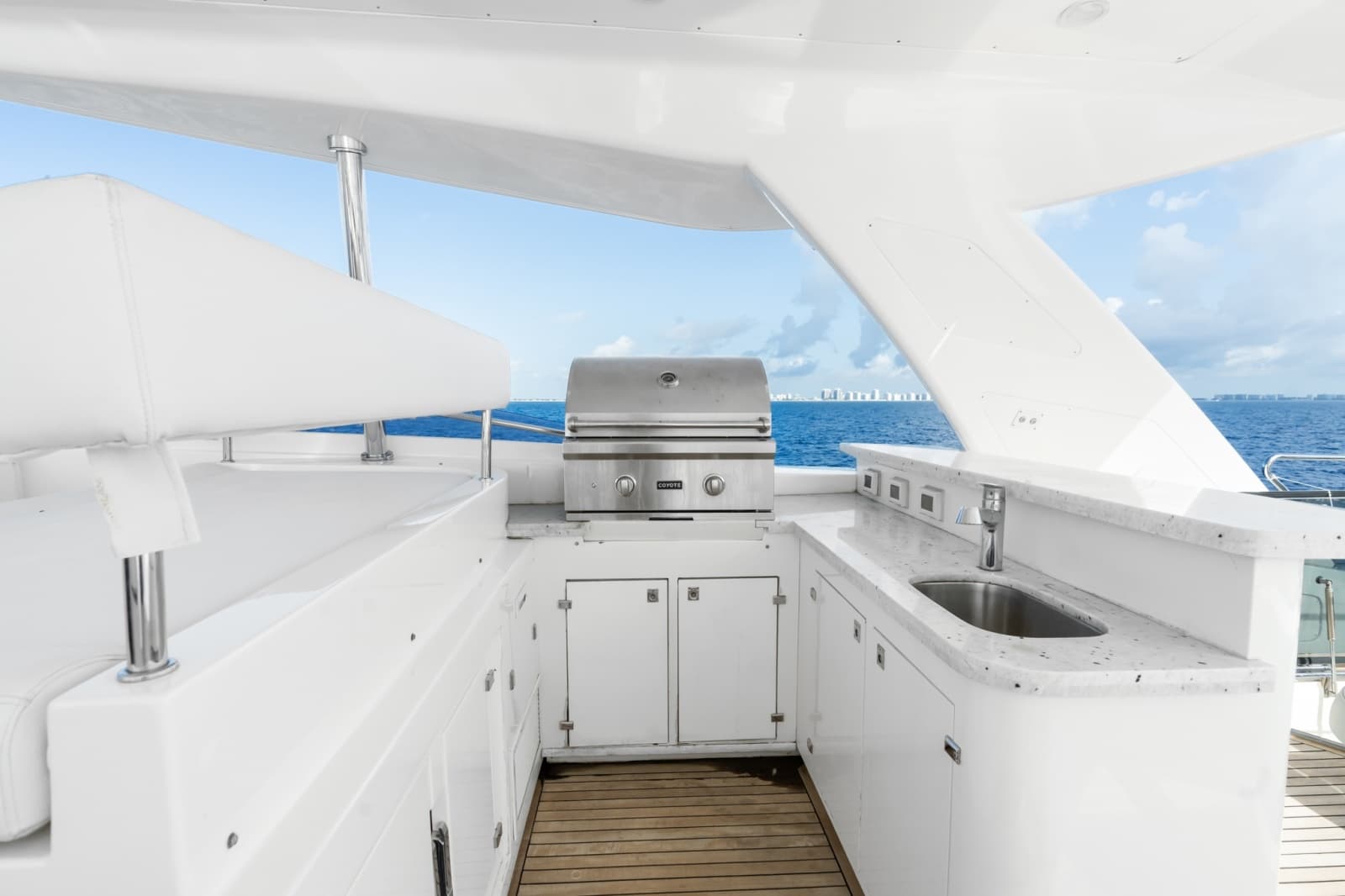 2011 Ferretti Yachts Custom Line - Photo 50