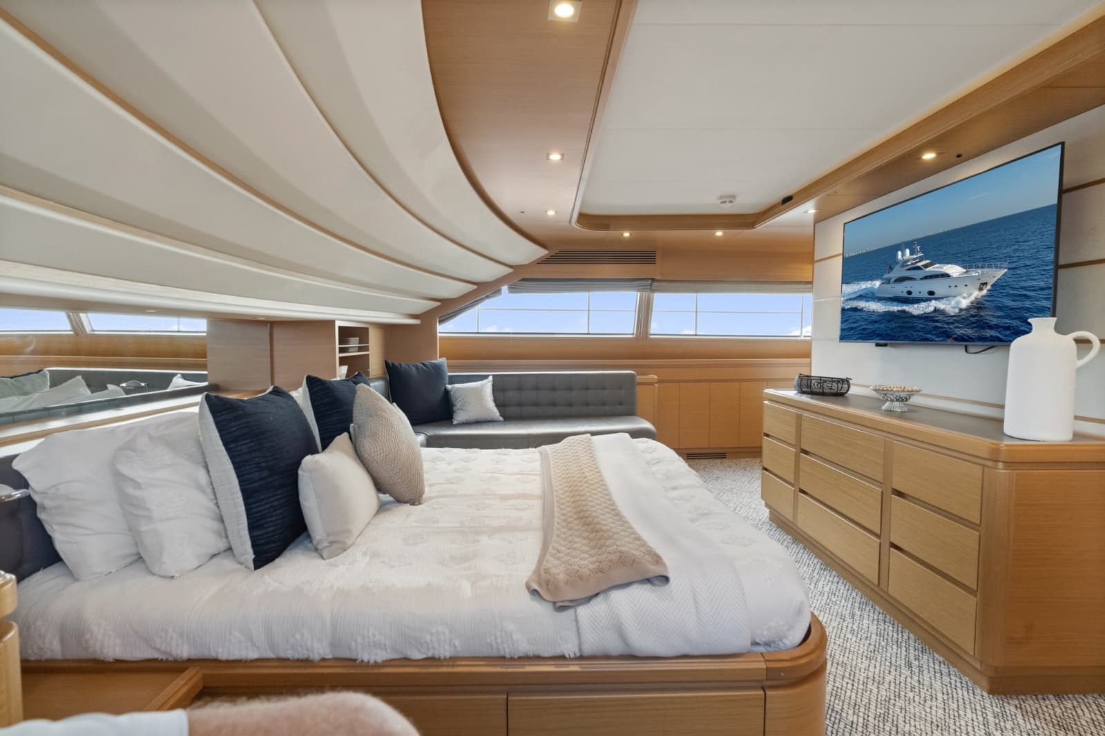 2011 Ferretti Yachts Custom Line - Photo 28