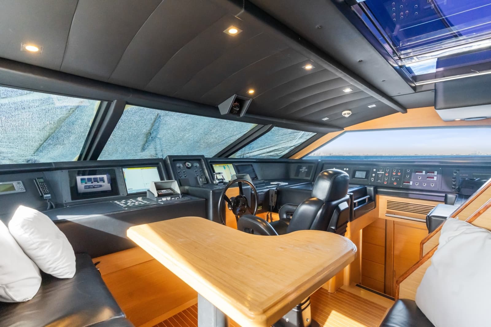 2011 Ferretti Yachts Custom Line - Photo 19