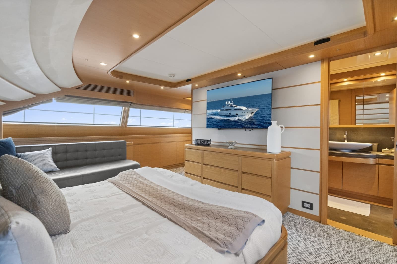 2011 Ferretti Yachts Custom Line - Photo 30