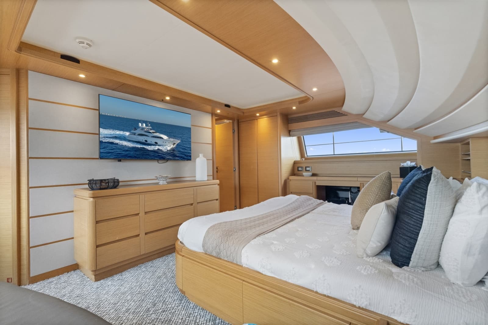 2011 Ferretti Yachts Custom Line - Photo 29