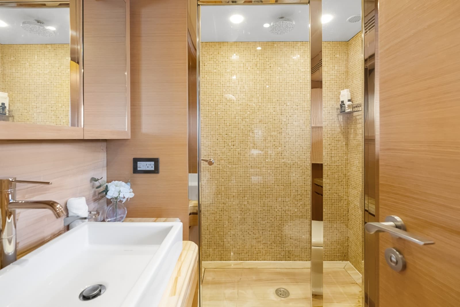 2011 Ferretti Yachts Custom Line - Photo 41