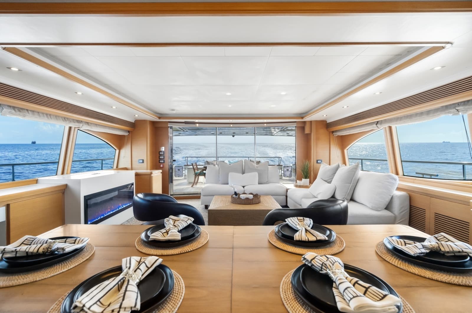 2011 Ferretti Yachts Custom Line - Photo 15