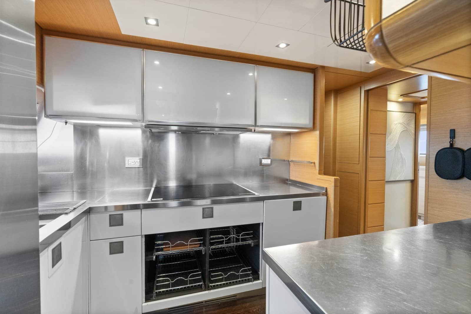 2011 Ferretti Yachts Custom Line - Photo 24