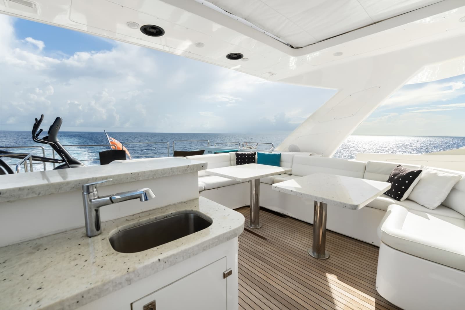 2011 Ferretti Yachts Custom Line - Photo 51