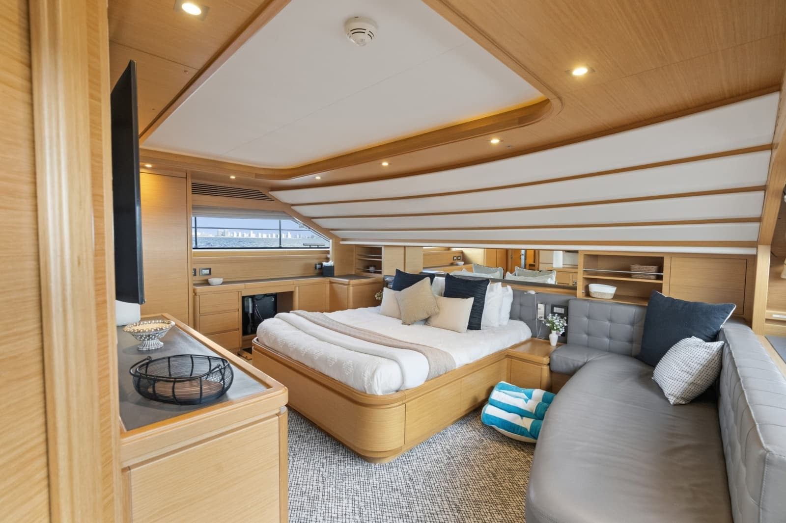 2011 Ferretti Yachts Custom Line - Photo 27