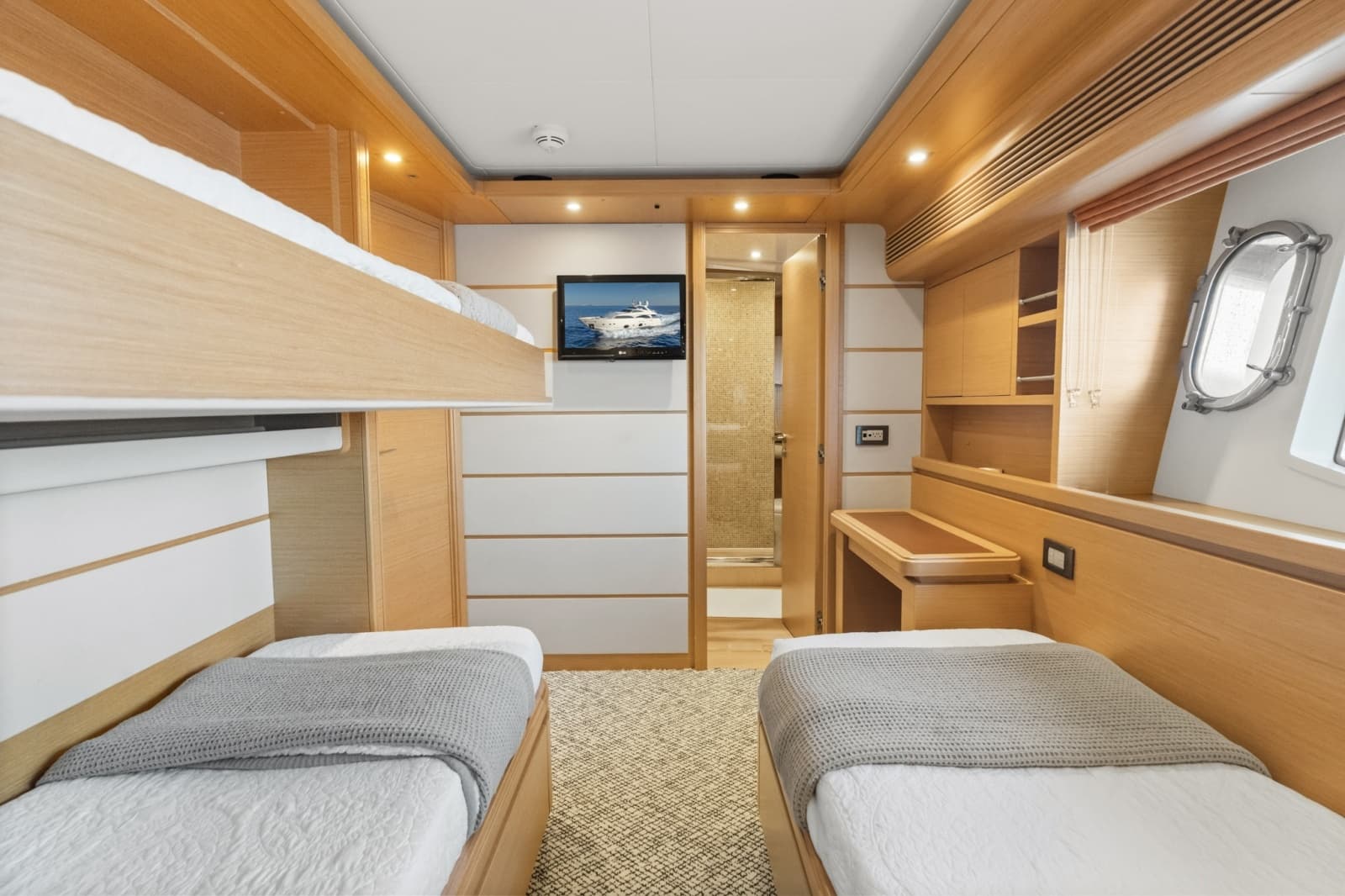 2011 Ferretti Yachts Custom Line - Photo 37