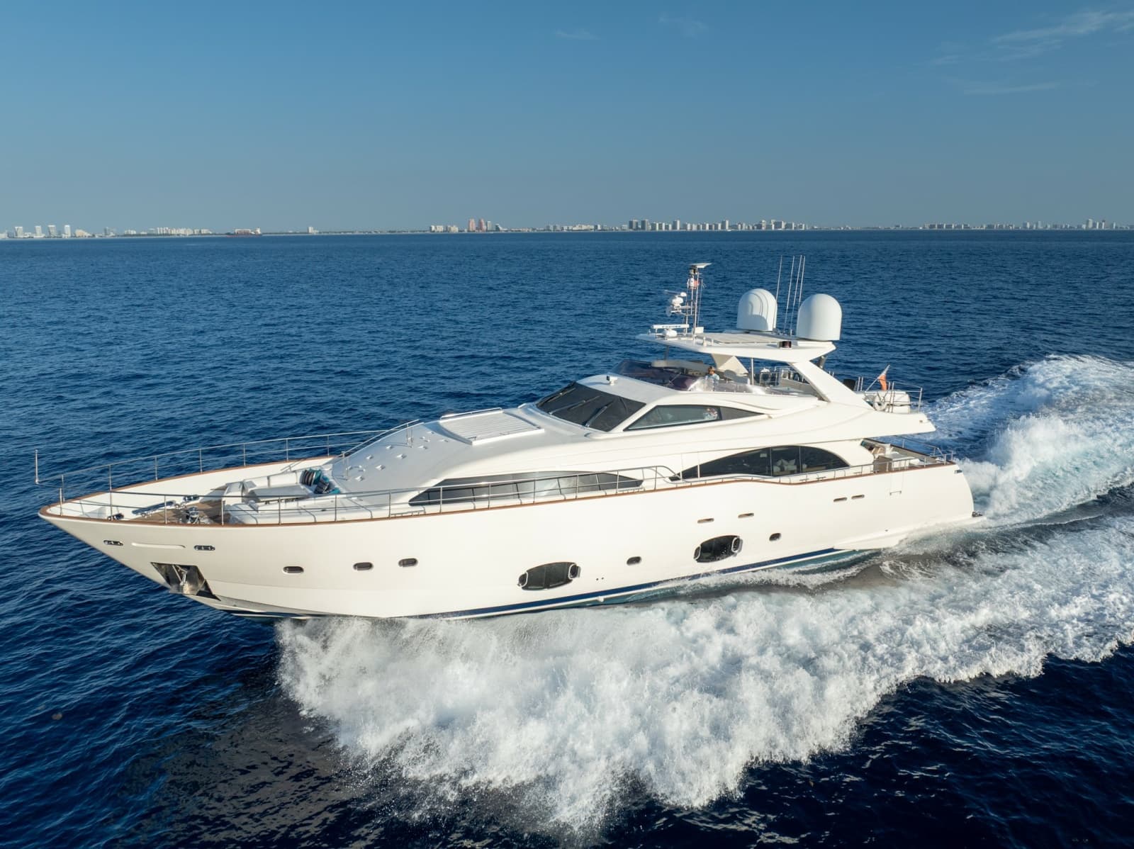 2011 Ferretti Yachts Custom Line - Photo 2
